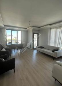 Istanbul / Beylikduzu Apartment 2 + 1 next to the Metrobus ...