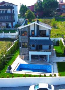 From Retro Crop Real estate opportunity Central location Yalova, Samanlı Independent villa for sale 4+2 Swimming ...