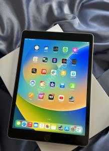 ايباد.9 الحجم.10انج استعمل 4 اشهر فقط كل ملحقات موجوده   