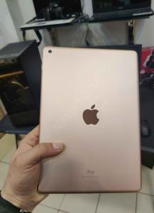 The eighth generation iPad Memory 128 with Charger only The price is ...