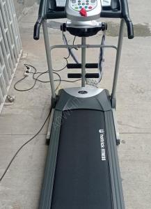 Gym machine with vibrator Almost new To contact 05348502072  