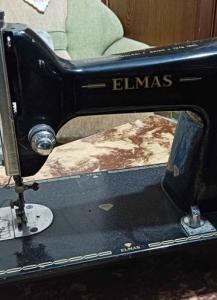 A working sewing machine Guaranteed Note without engine or table The price ...
