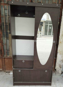 خزانة البسة واحذية للبيع السعر 300 ليرة في قيصري 05382169939  