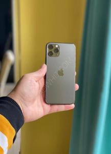 iPhone 11 PRO black color 64 gb the battery is 75% Syrian working ...