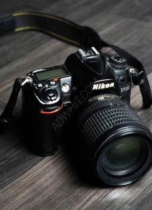 كاميرة NIKON طراز D7000  احترافية تصوير عالي الدقة مع حاملة ...
