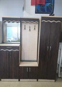 خزانة البسة واحذية مستعملة للبيع السعر750 ليرة في انقرة 05394411883  