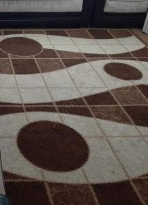Two sets of carpets, same colors, price 250 lira in ...