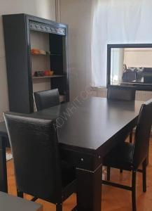 Used dining table for sale Price: 1000 tl Located in Gaziantep 05346224077  