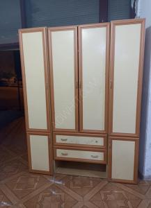 A wardrobe for sale, the price is 800 lira, in ...