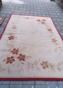 Used carpet for sale Located in Zeytinburnu / Istnabul Price: 150 tl 05343943581  