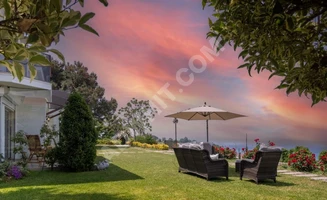 Büyükçekmece Gürpınar'da denize sıfır kiralık villa