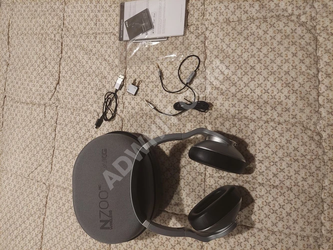 AKG 700NC kulaklıklar