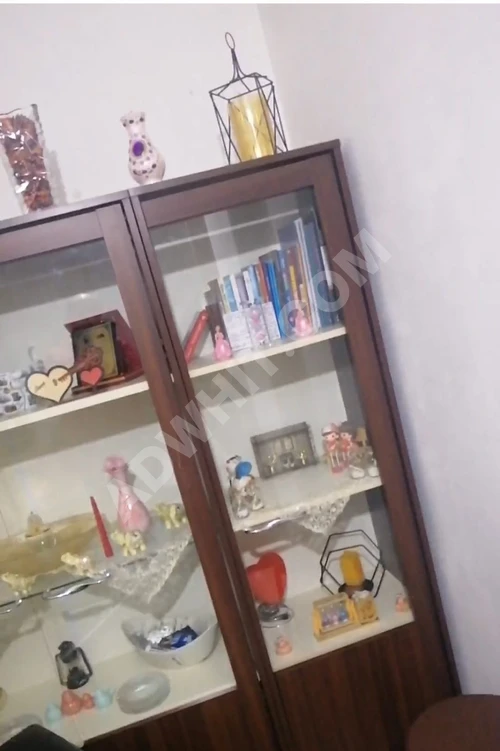 Mükemmel durumda bir salon vitrini