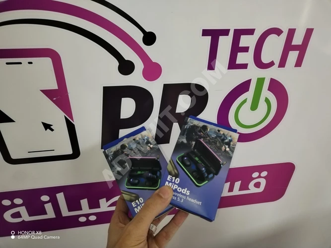 E10, 1800 miliamperlik bir powerbankli kulaklık