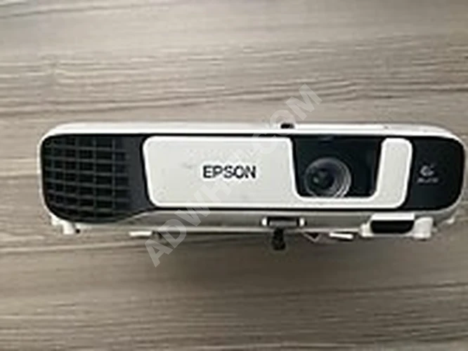 Epson'un LED modeli: H842B projeksiyon cihazı