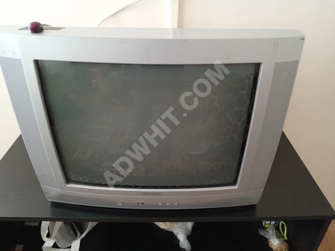 Alıcı ile birlikte televizyon satılıktır