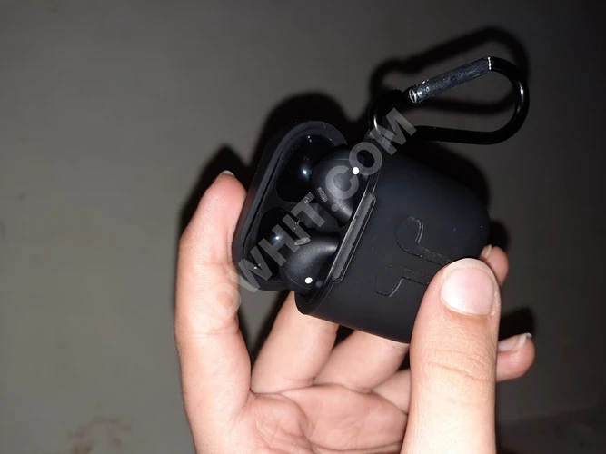 Bir hafta kullanılmış siyah renkli AirPod kulaklık