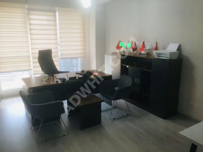 Bir yıl kullanılmış mükemmel durumda ofis masası satılık