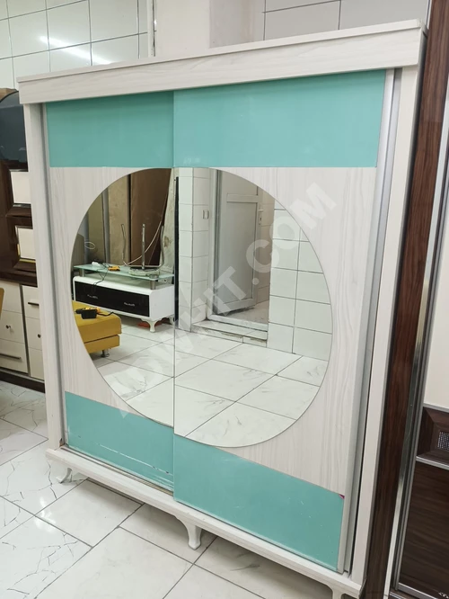 Satılık ikinci el elbise dolabı