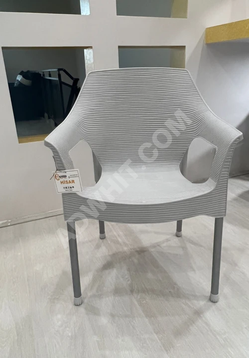 Plastik sandalyeler ve masalar