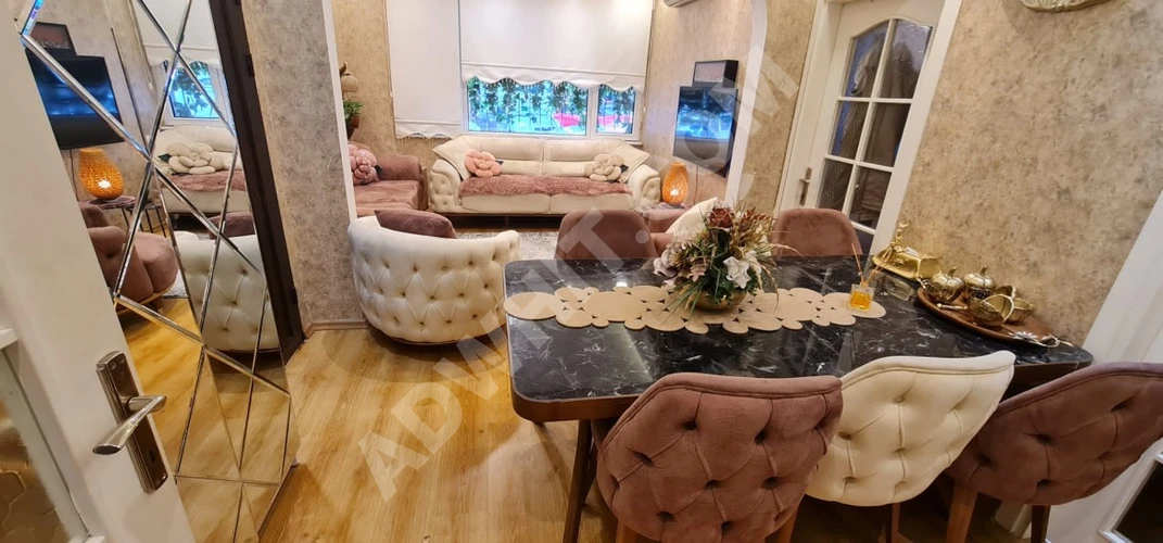 koltuk takımı, yemek masası ve perdeler ile birlikte Satılık