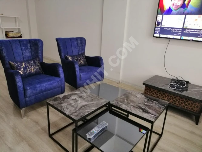 Sadece bir yıl kullanılmış satılık tam bir salon takımı