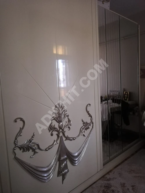 Satılık kraliyet yatak odası