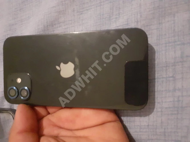iPhone 12 cep telefonu