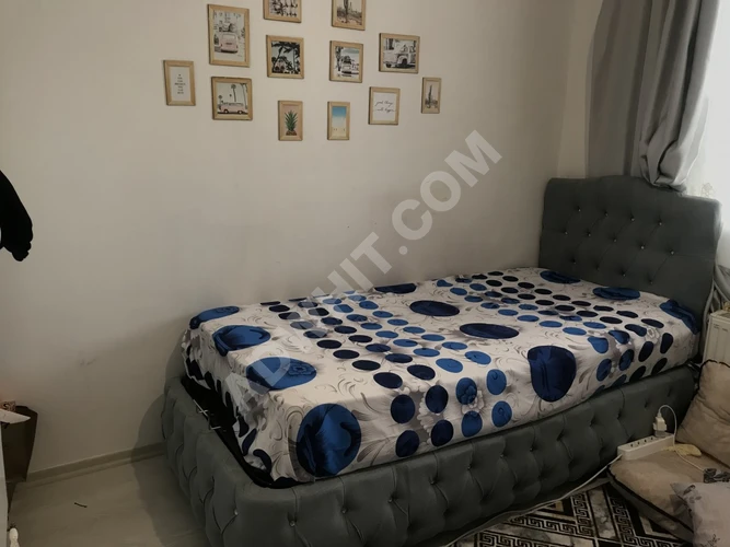 Çok iyi durumda olan tek kişilik yatak