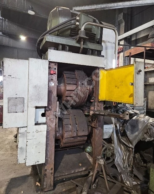 Çapraz kama haddeleme makinesi SMERAL tip UL 35/ULS 45