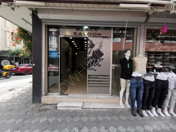 A shop for annual rent - Frog - in Zeytinburnu, specifically on Wednesday Bazaar Street, near Mithatpaşa Tramway Station.
