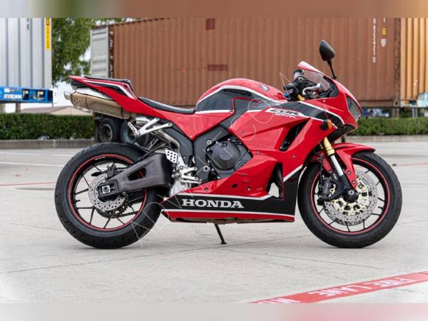 Honda CBR 1000 CC Motosiklet  - WhatsApp +971555803474