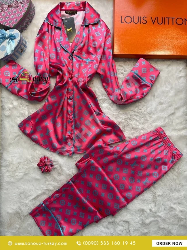 بيجامة ساتان