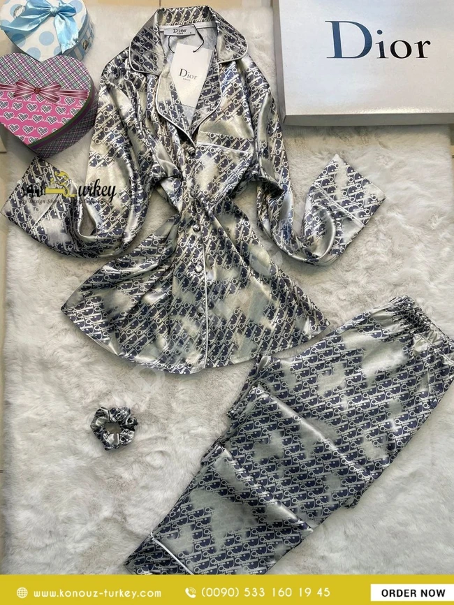 بيجامة ساتان