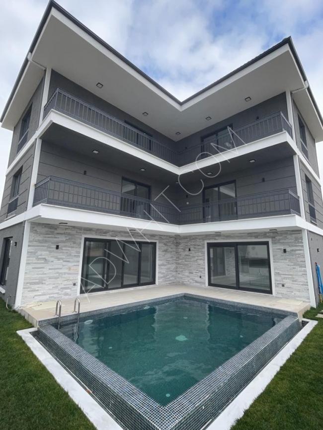Independent villa with direct sea view for sale in Istanbul
