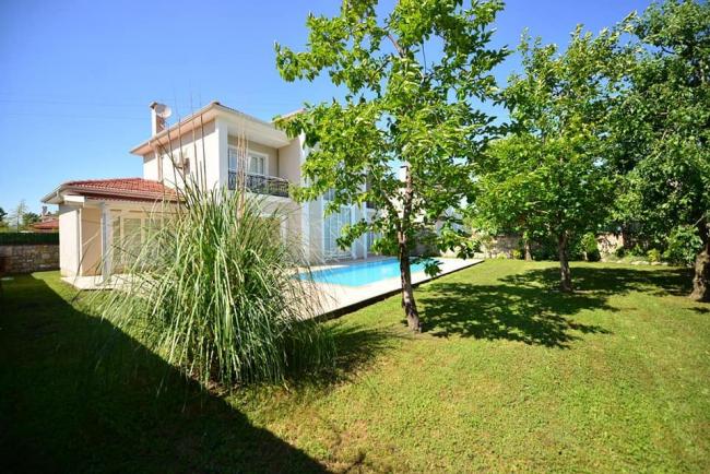 Villa in Sapanca for daily, weekly rent, swimming pool and garden