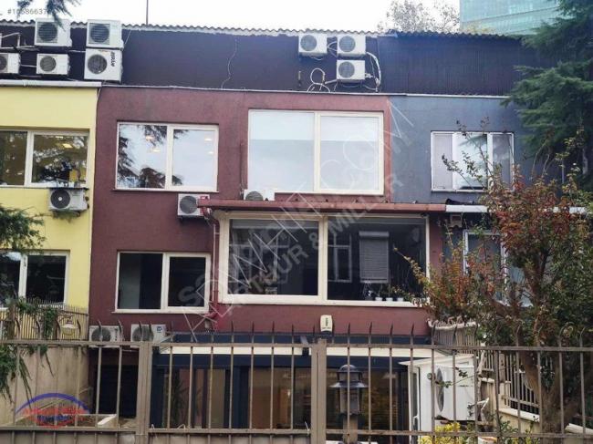 İstanbul'da metro yakınında Satılık bir villa