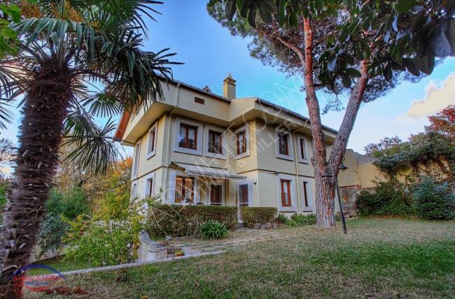 Villa with a large garden for sale in a great location in Levent