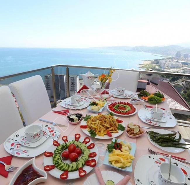 Trabzon'da Güzel Karadeniz manzaralı kiralık otel konseptinde daire