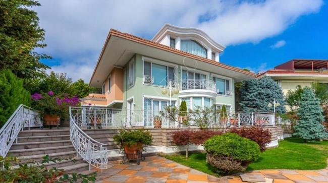 For sale a luxurious 4-storey villa in Istanbul