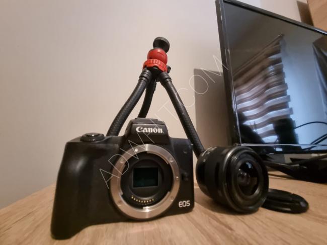 Canon M50 camera, clean, ready to use, with charger and 2 extra batteries + tripod for vlog + Fifine mic, new, not used yet.