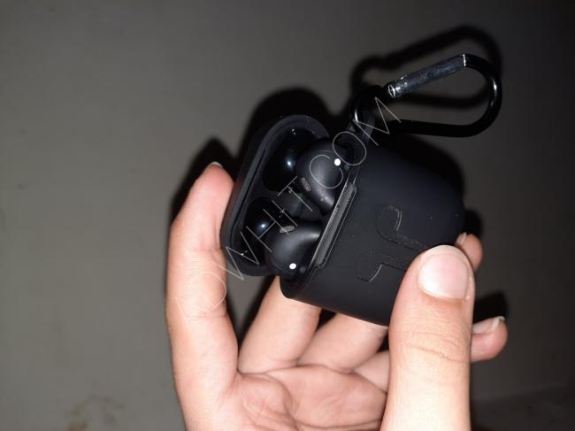 Bir hafta kullanılmış siyah renkli AirPod kulaklık