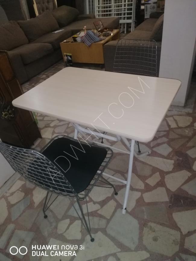 Small foldable dining table