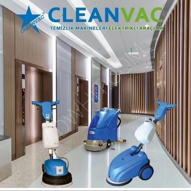Floor and carpet cleaning machine