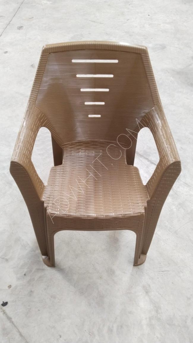 Plastik sandalyeler ve masalar