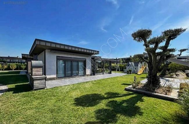 HT-1645 Luxury villa with independent garden