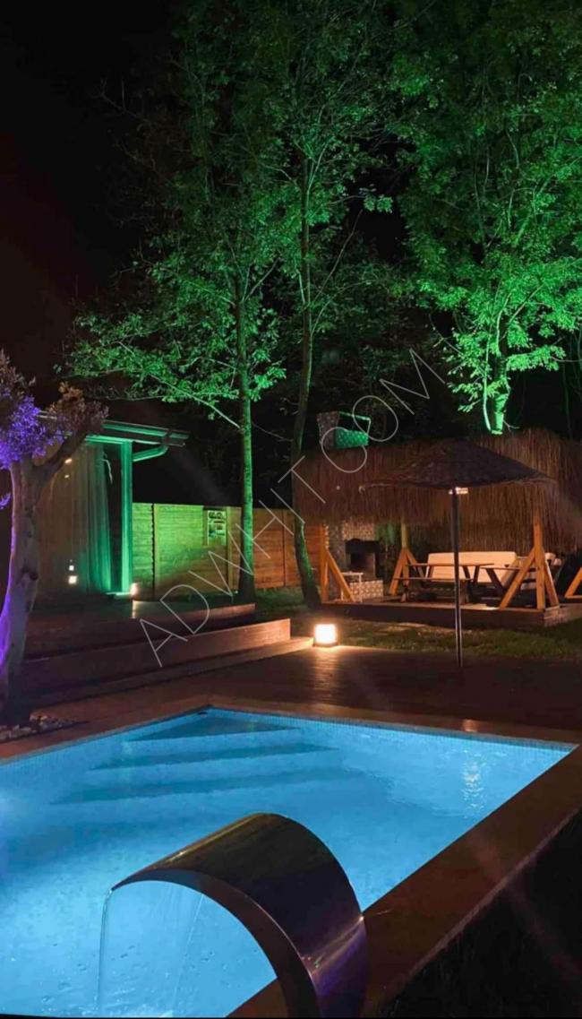 Sapanca'da yüzme havuzlu, bahçeli ve ücretsiz kahvaltılı kiralık yazlık