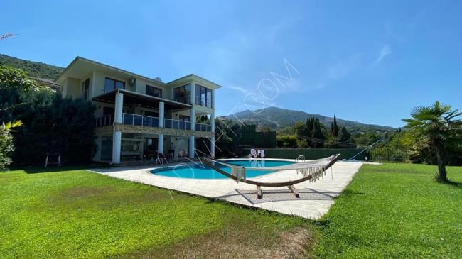 Sapanca'da havuz, jakuzi ve saunalı  5+2 kiralık villa
