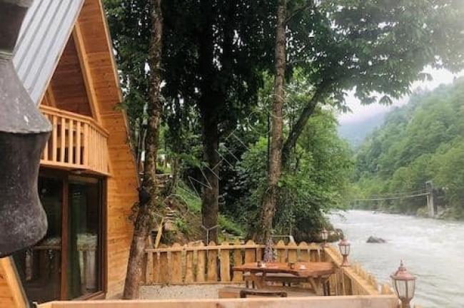 Trabzon'da nehir üzerinde kiralık bungalov