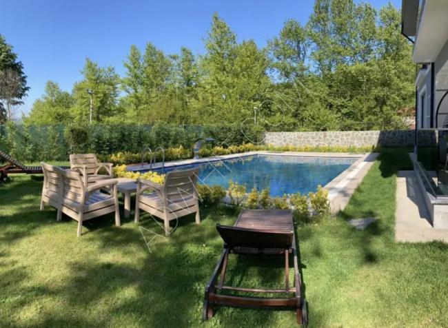 Sapanca'da havuzlu ve bahçeli kiralık villa